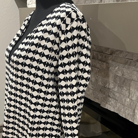 J Crew Black and White Geometric Pattern Tunic Top size Small - Picture 5 of 8